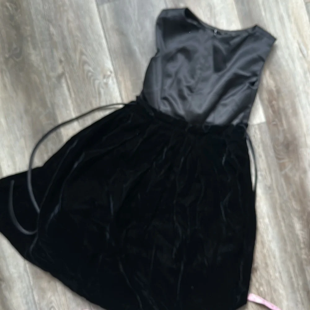 Helena dress girls, size 8, black satin velvet